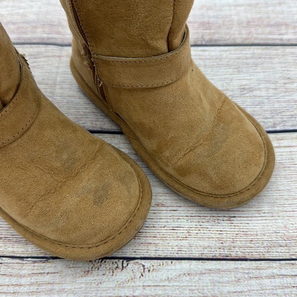 Michael Kors Lil Brownie Tan and Faux Fur Boots Girls Size 8